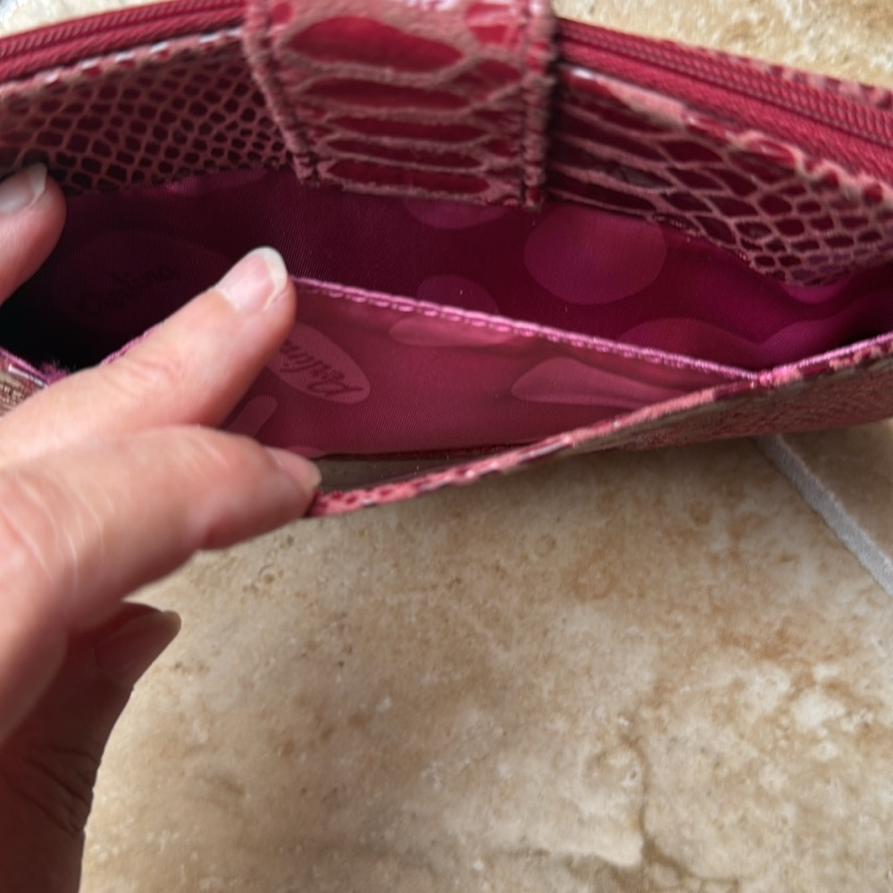 Perlina New York Reptile Embossed Red Leather Wristlet Clutch Wallet Zip & Slip - Picture 8 of 10